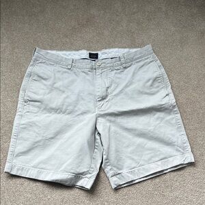 J crew men’s essential chino shorts in stone color. Size 36 waist